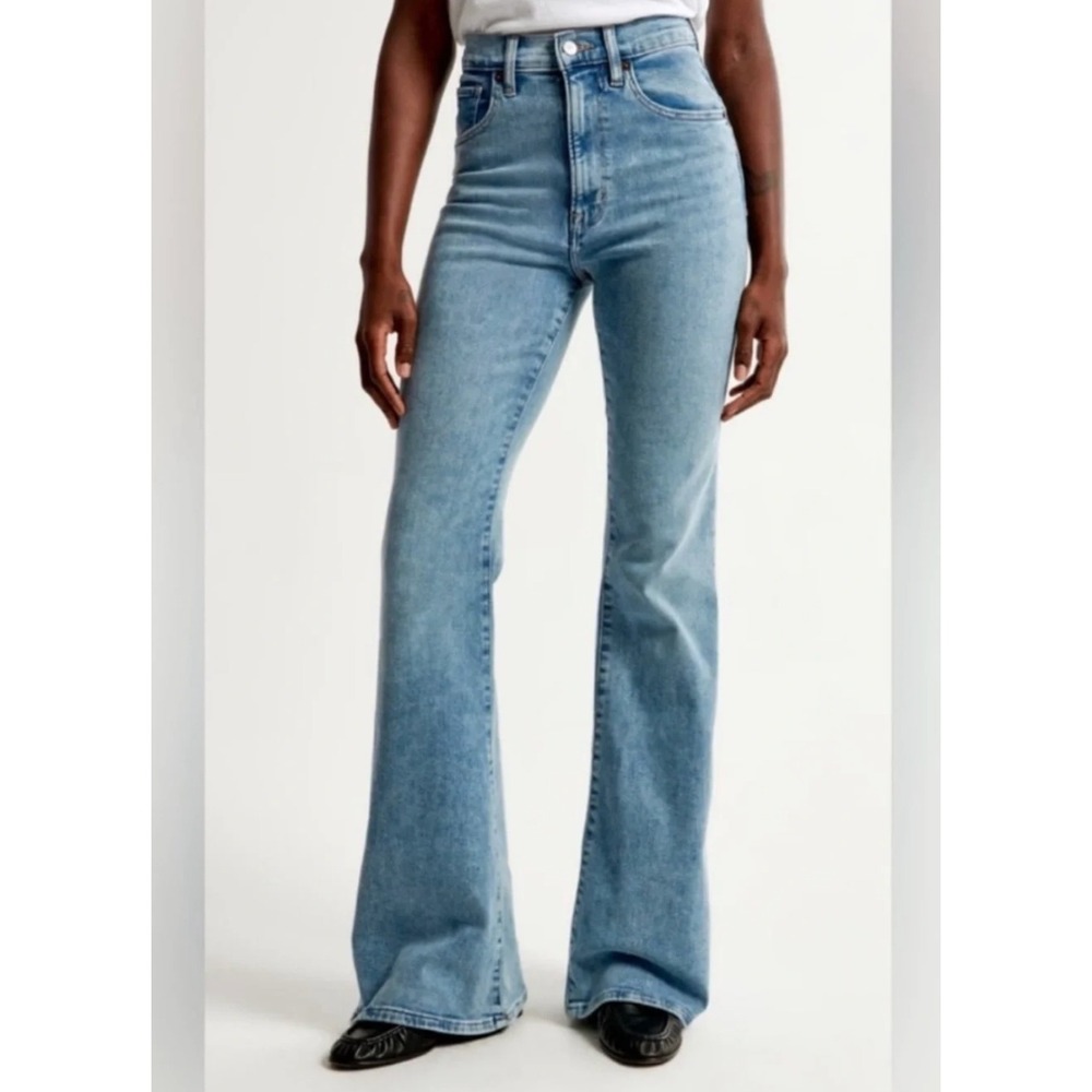 Abercrombie & Fitch The Flare Ultra High Rise Jean 10 Long Light Wash Retro Boho